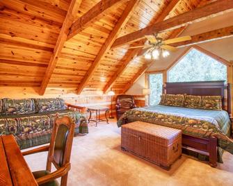 Log cabin in the heart of Woodland Park with hot tub & private sauna - Woodland Park - Bedroom