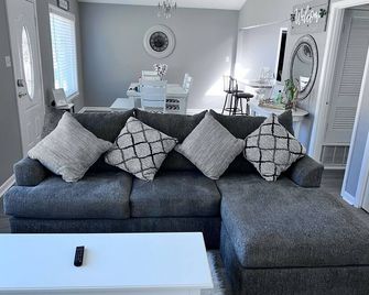 Swiming Pool/15mins From Downtown Savannah - Savannah - Sala de estar