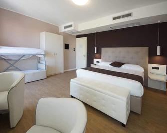 Hotel Clarin 14 by Dori - Peschiera del Garda - Κρεβατοκάμαρα