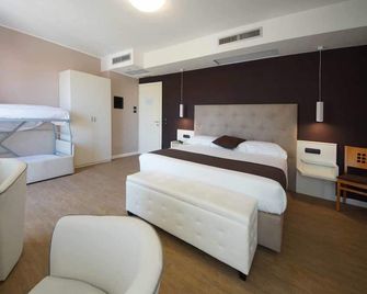 Hotel Clarin 14 by Dori - Peschiera del Garda - Quarto
