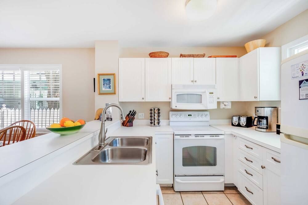 Linger Longer by Avantstay Key West Walk - Key West - Kitchen