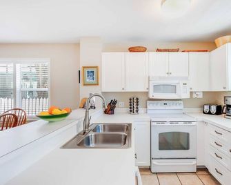 Linger Longer by Avantstay Key West Walk - Key West - Kitchen
