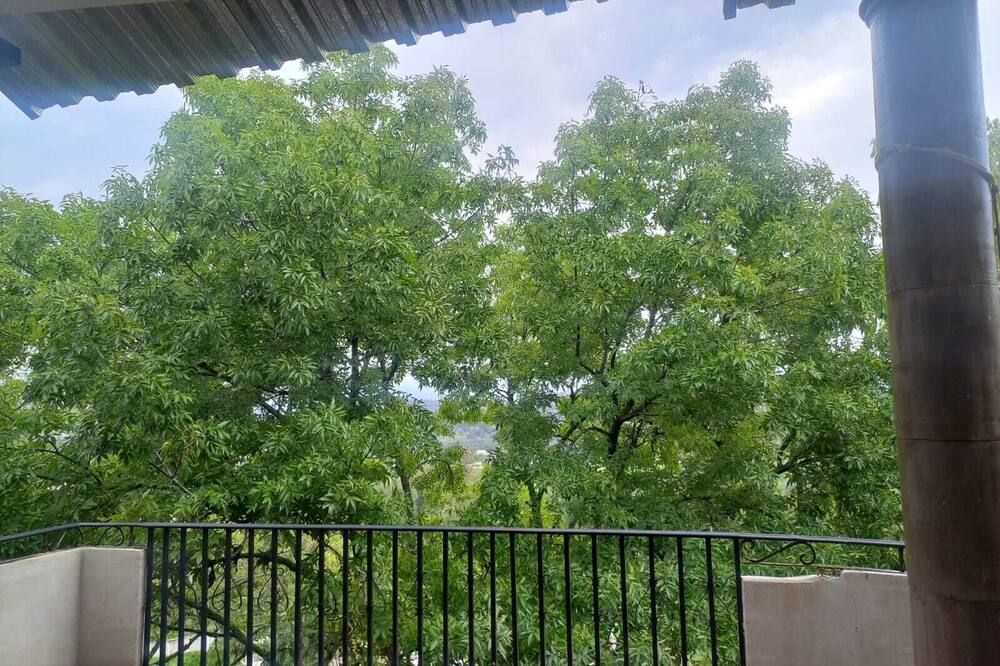 De arquitectura estilo colonial y vista extraordinaria a la naturaleza - Zitacuaro - Балкон