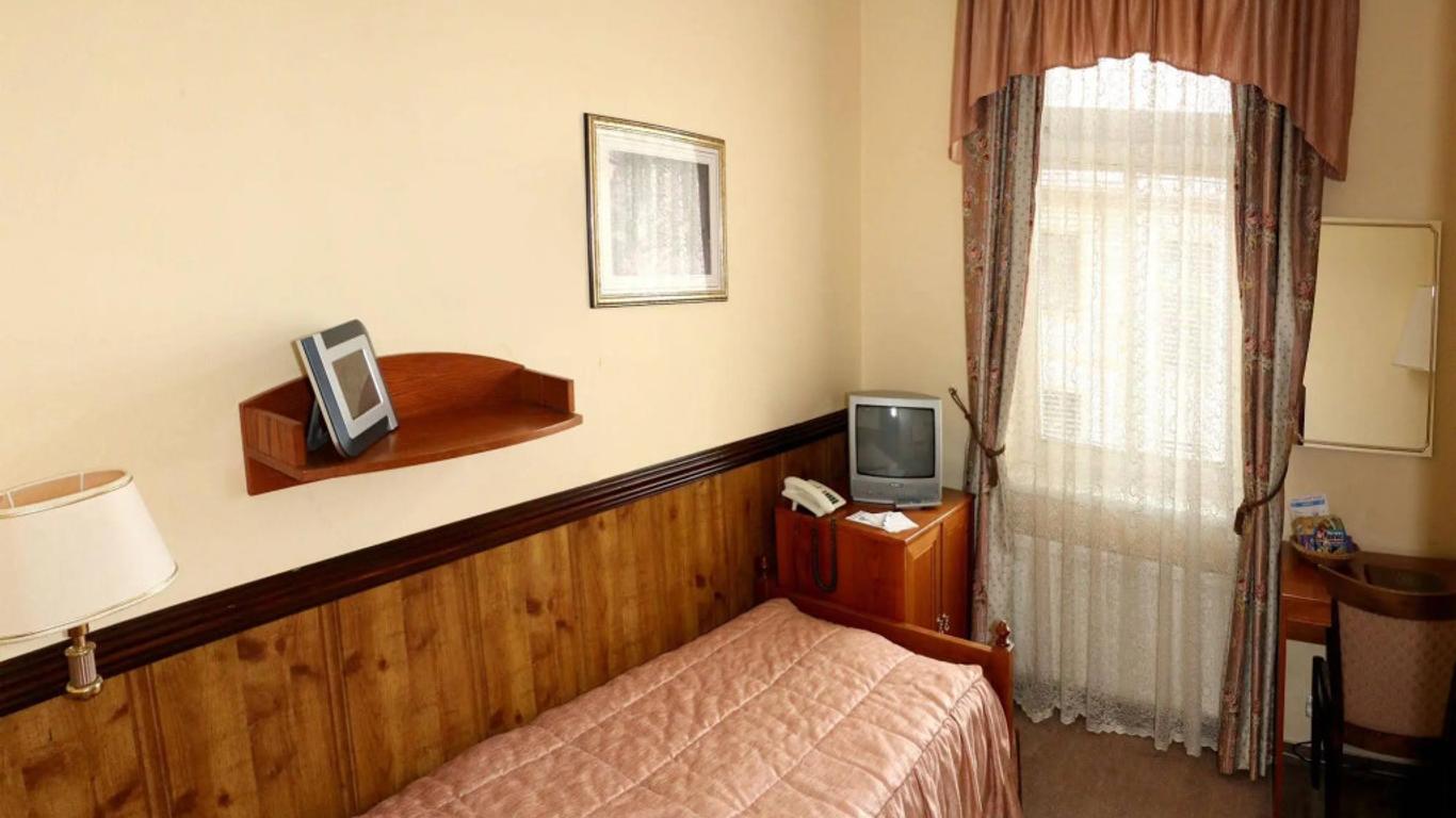 River Star Hotel