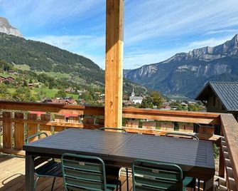Family chalet in Cordon (Haute Savoie), near Megève and Combloux, sleeps 10 - Cordon - Balcon