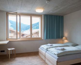 Saanen Gstaad Youth Hostel - Saanen - Schlafzimmer