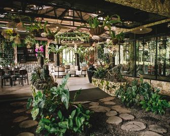 The Hill Hotel & Resort Sibolangit Powered by Archipelago - Berastagi - Restaurant