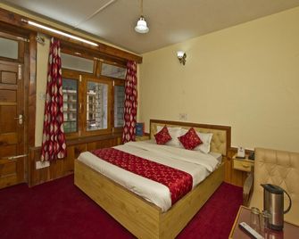 OYO 8895 Hotel Pine Grove - Manali - Chambre