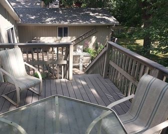 Big Groups Open Floor Plan - 5 Bdrms -Sleeps 17 in beds - 14+ Guests Discount - Mounds View - Balcony