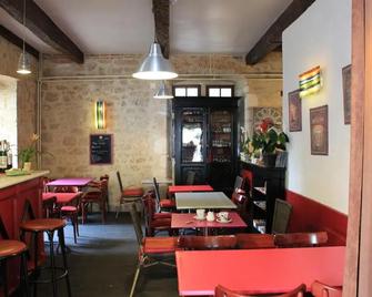 Logis Hotels- Auberge de la Tour - Hôtel et restaurant - Sauzet - Restaurante