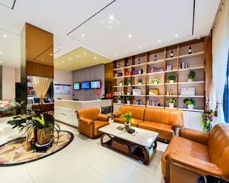 Greentree Alliance Hotel Dali Erhai Olympic Centre - Dali - Σαλόνι