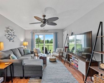 Beachside Condo w Stunning Lake Views - Sheboygan - Sala de estar