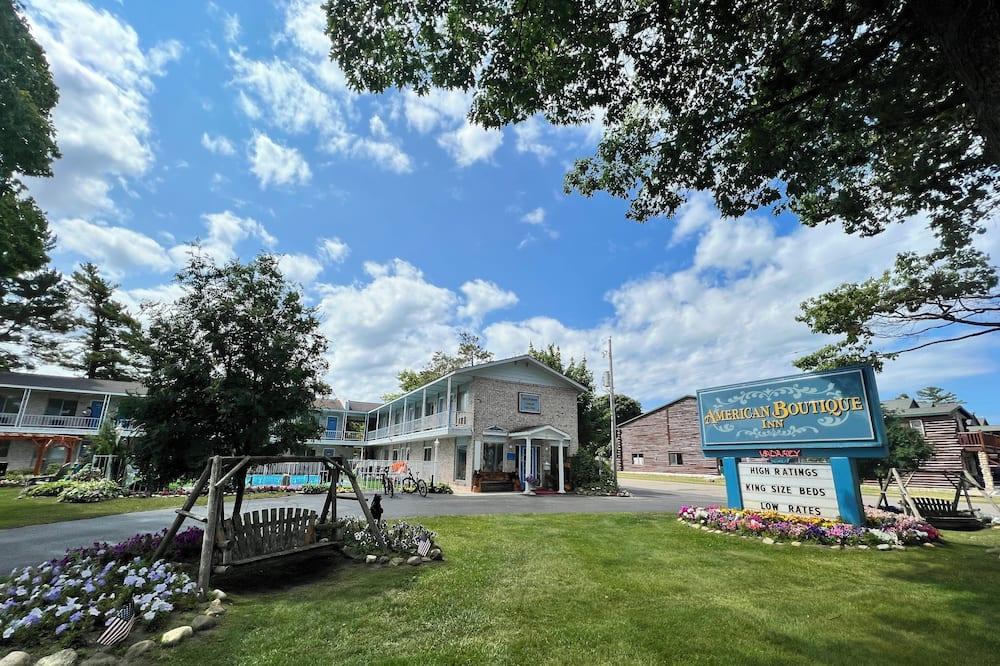 American Boutique Inn Lakeview from 78. Mackinaw City Hotel