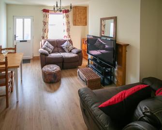 Charming terraced cottage close to Alton Towers - Cheadle - Living room