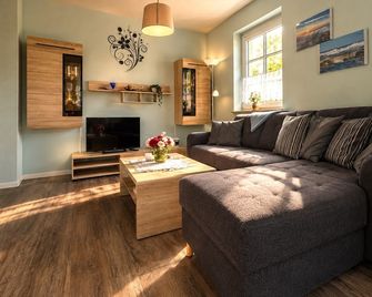 Zentrale Lage in Ortsmitte - Wustrow (Darss) - Wohnzimmer