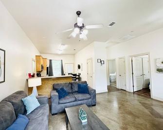 Chateau 1 - Hammond - Living room