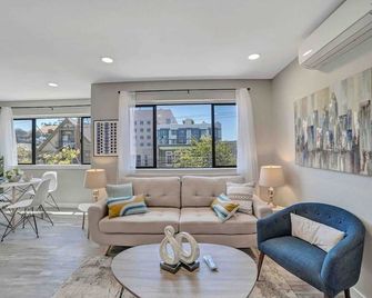 Spacious & Sunny 3 bed/2b modern Flat in San Francisco's trendy Mission district - סן פרנסיסקו - סלון
