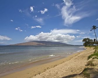 Kauhale Makai by Maui Condo & Home - Kihei - Strand