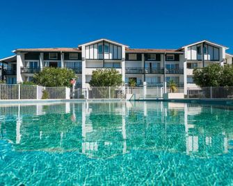 ريزيدنس مايفا إلبالتريز - بيدار - حوض السباحة