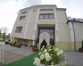 Hotel President - Kock - Building