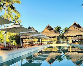 Station One Beach Resort - El Nido - Pool