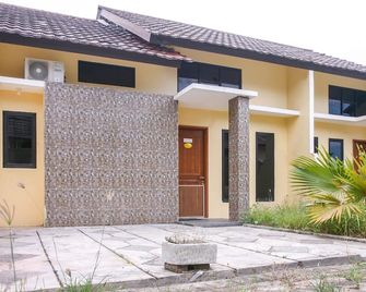 Hotel O Pasir Padi Inn Syariah - Пангкалпінанг - Будівля
