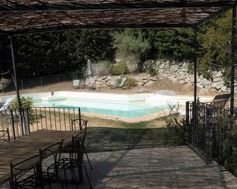 Secluded house with amazing view and swimming pool - Buis-les-Baronnies - Басейн
