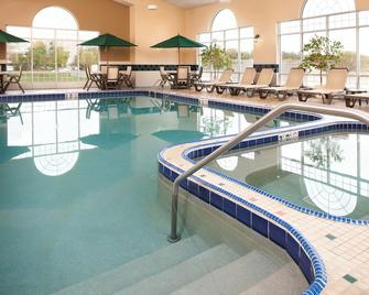 Country Inn & Suites by Radisson, Milwaukee W, WI - Brookfield - Piscina