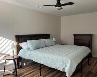 Charming 3-bedroom house with pond near Lynchburg - Goode - Habitación