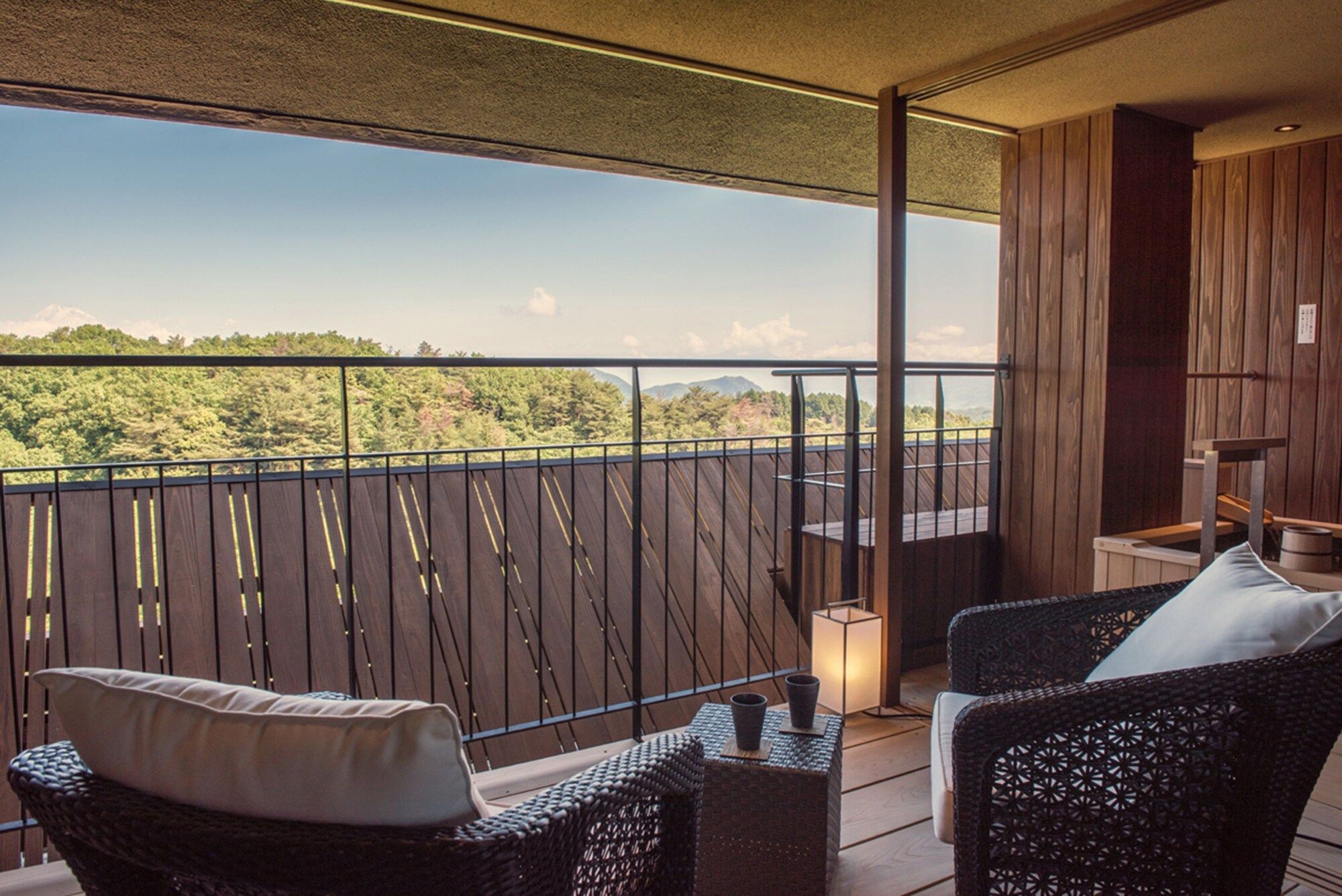 لافوريه شوزانجي سانشيسويمي - ايزو - شرفة