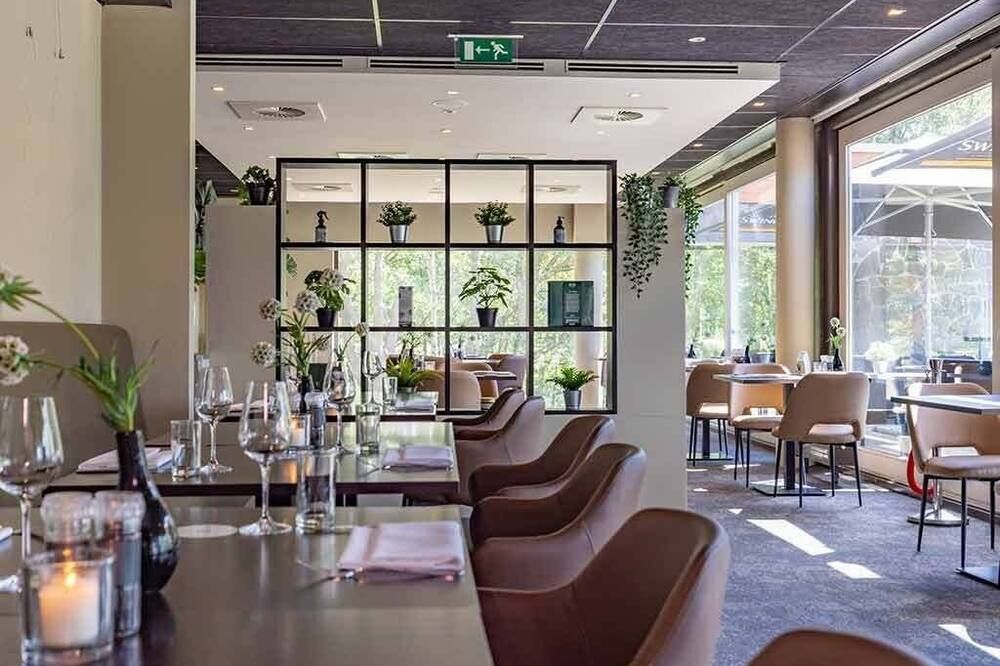 Wellness Stay with Pool and Parking Near Town and Attractions - Bergen op Zoom - Restaurant