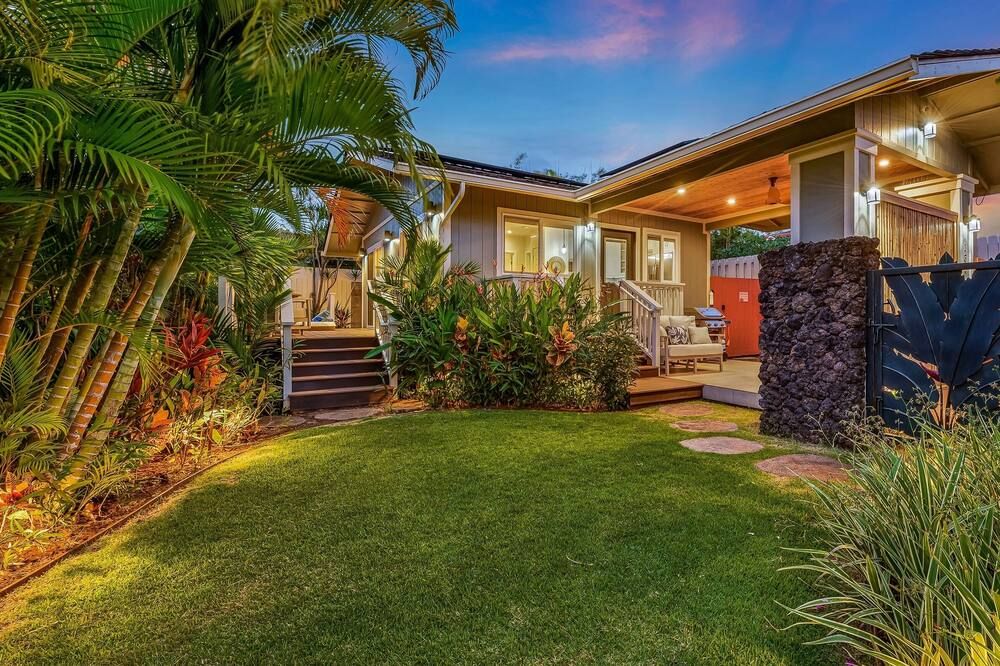Luxury cottage, private, saltwater spa walk to beach, dining, shops - Kihei
