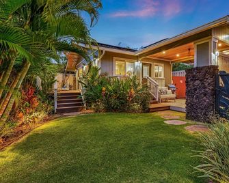 Luxury cottage, private, saltwater spa walk to beach, dining, shops - Kihei