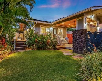 Luxury cottage, private, saltwater spa walk to beach, dining, shops - Kihei