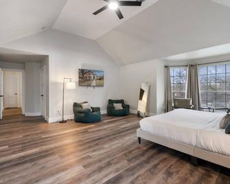 Heated Pool Pooltable Hottub Sleeps 16 Renovated - McKinney - Slaapkamer