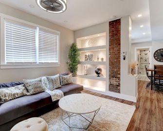 Comfy Bright Peaceful 1br - Minutes To Nyc - Jersey City - Sala de estar