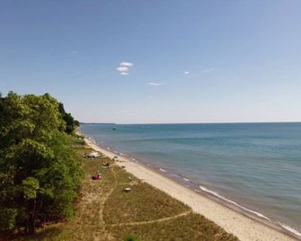 Beach View Cottage - On the Lake - Macatawa - Strand
