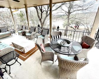 Beautiful Cozy Lake Front Home with Private Dock - Leander - Restaurant