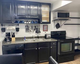 Lovely Basement Suite-2 bedrooms/1 bath with FULL kitchen and laundry!!! - West Jordan - Kitchen