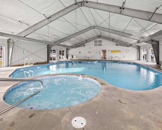 Golf course view condo near Stone Ridge with deck & BBQ - Blanchard - Pool