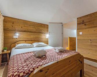 Cozy Ski-In Ski-Out with Balcony View and Parking - Les Belleville - Bedroom