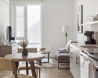 Landing | Amazing 1bd, Game Room, Rooftop Lounge - Seattle - Dining room