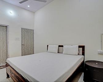 Hotel O Diamond Guest House - Morādābād - Slaapkamer