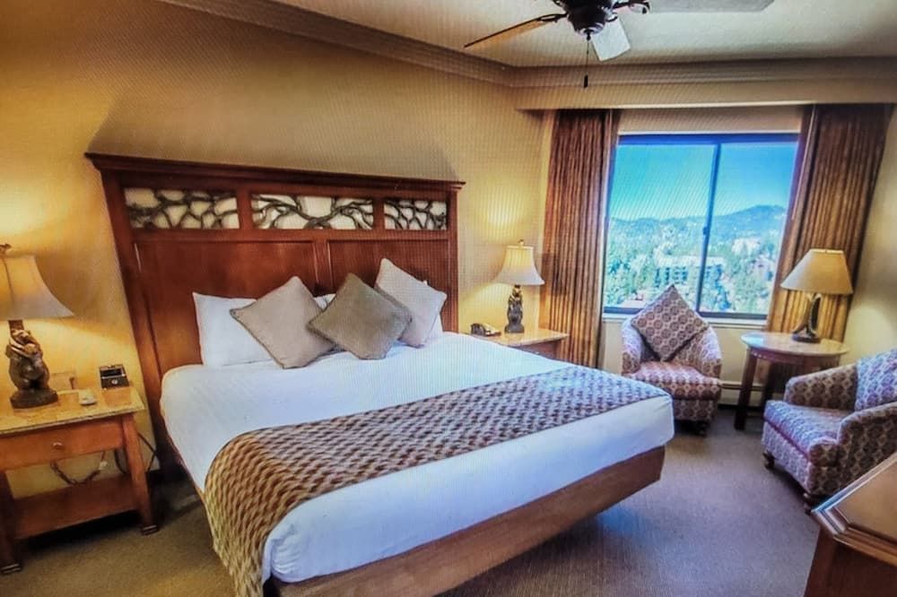 Experience Tahoe's Ski Scene at Holiday Inn Club Vacations Tahoe Ridge Resort - Stateline - Chambre