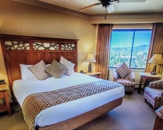 Experience Tahoe's Ski Scene at Holiday Inn Club Vacations Tahoe Ridge Resort - Stateline - Chambre