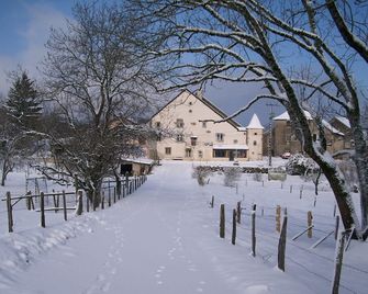 Cottage in the heart of a farm in the Jura, with 2 bedrooms - Plasne - Gebäude