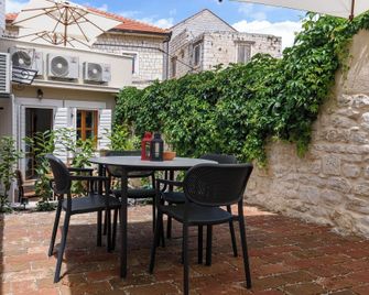 Oleander Trogir Suites - Trogir - Patio