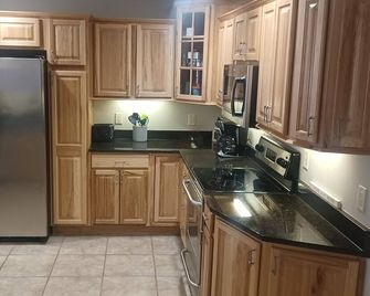 Northern Bay 4 Bdrm 3 Ba 2 Floor Condo On The Lake - Arkdale - Cocina