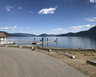 Beautiful Home in the Okanagan, walk to Okanagan lake, Provincial Parks. - Fintry - Beach