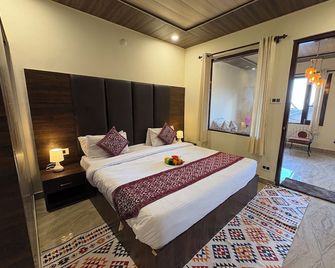 Hotel Mini Switzerland - Dalhousie - Slaapkamer